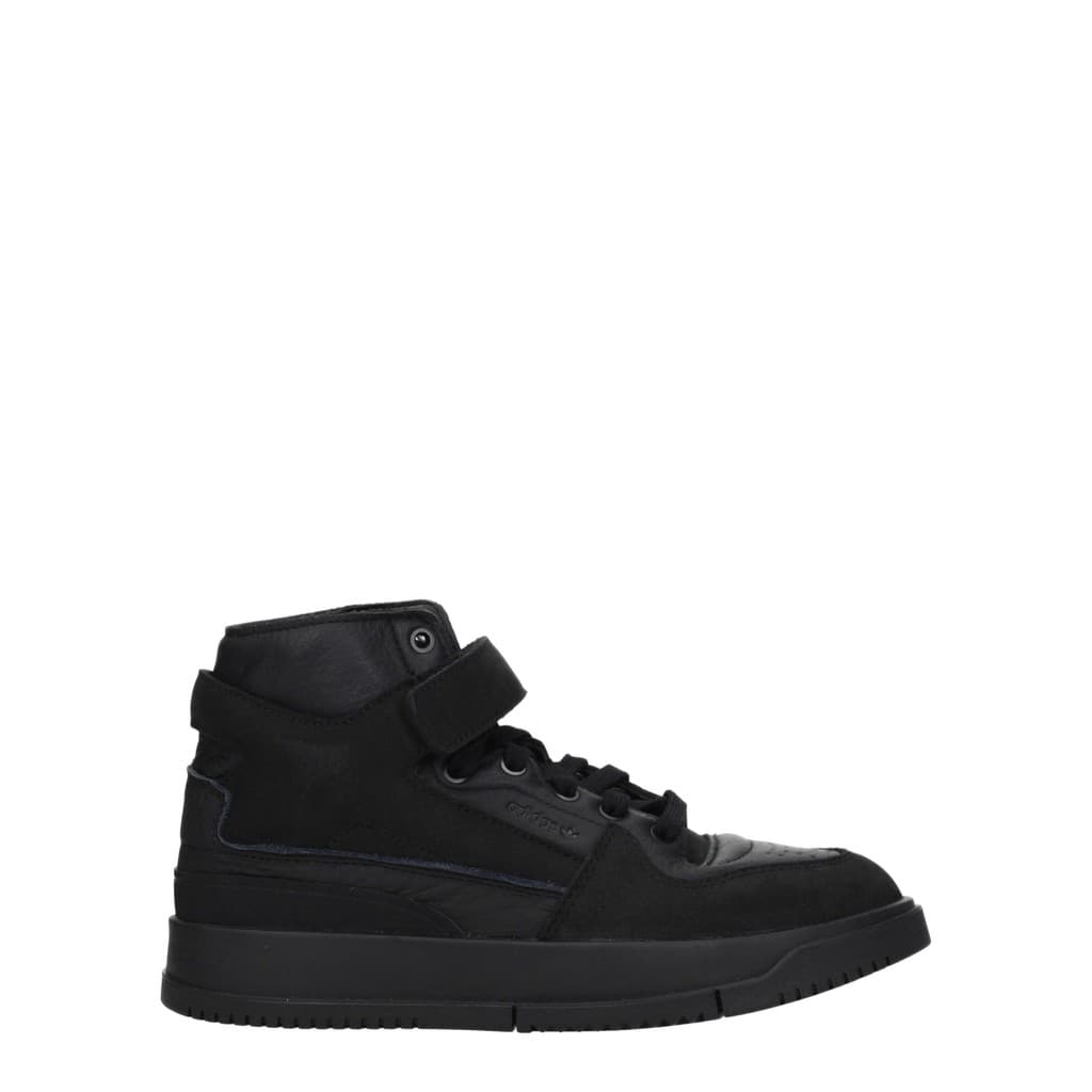 ADIDAS — Colore Primario: Nero
Stile: Sporty Glam
Tipo Di Chiusura: Chiusura A Strappo, Chiusura Con Lacci
Materiali: Pelle