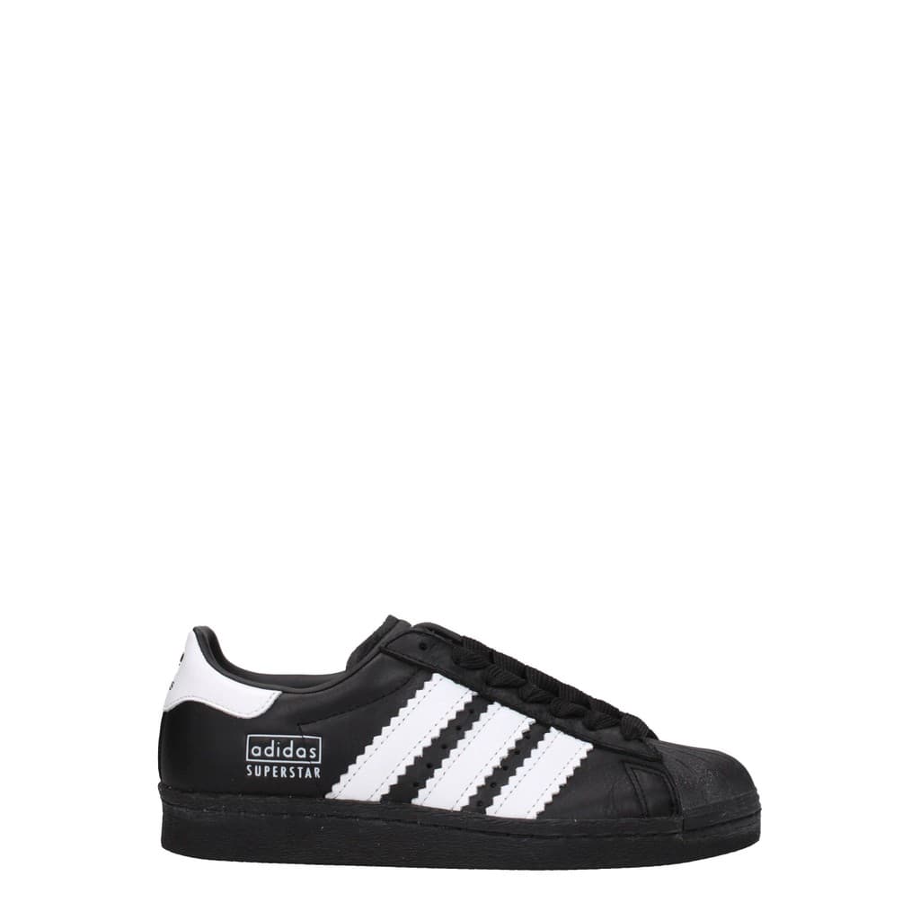 ADIDAS — Colore Primario: Nero
Stile: Sporty Glam
Tipo Di Chiusura: Chiusura Con Lacci
Materiali: Pelle, Tessuto
Suola Della Scarpa: Gomma
Punta Della Scarpa: Punta Tonda
Tipologia Tacco: Tacchi Bassi & Flat
Colore Secondario: Bianco
Mpn: Dsuperstarbd7363