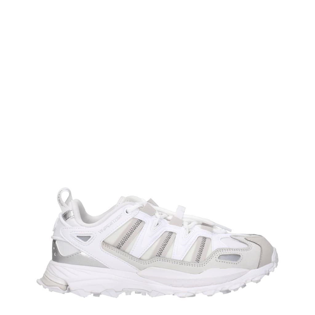 ADIDAS — Colore Primario: Bianco
Stile: Sporty Glam
Tipo Di Chiusura: Chiusura Con Lacci
Materiali: Tessuto, Poliestere
Suola Della Scarpa: Gomma
Punta Della Scarpa: Punta Tonda
Tipologia Tacco: Tacchi Bassi & Flat
Colore Secondario: Argento
Mpn: Uhyperturfgy9410