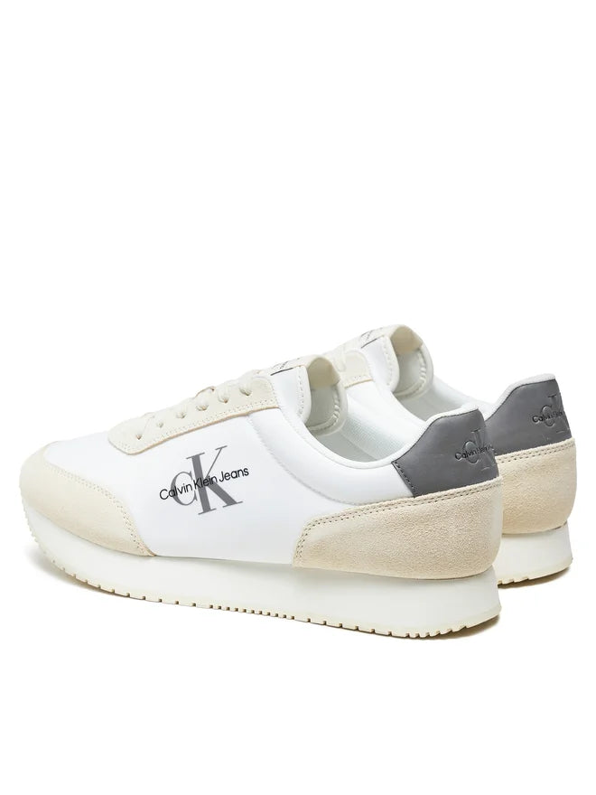 Sneakers Calvin Klein Jeans Retro Runner Su-Ny Mono bianco – vista 3/4 posteriore, tallone grigio
